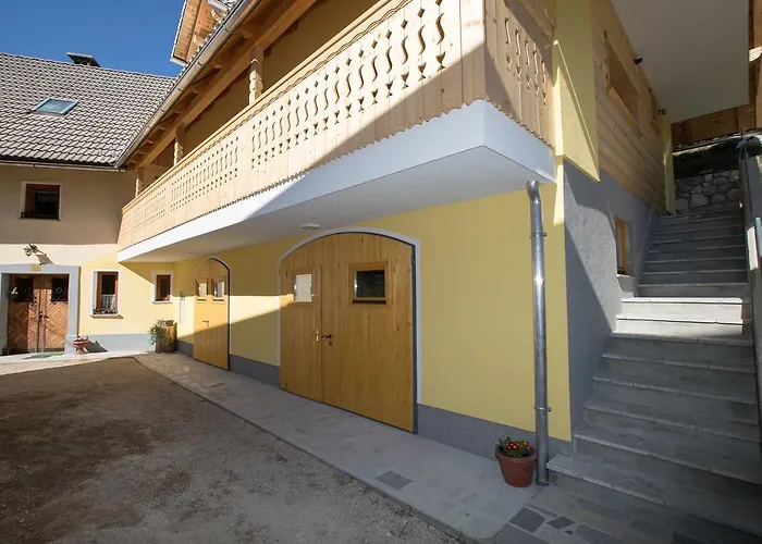 مزرعة للإقامة Pri Miklavu *